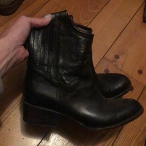 Freebird by Steve Madden black boot size 8